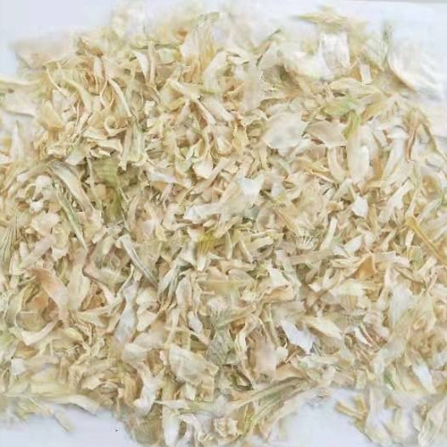 Dehydrated onions kibbled