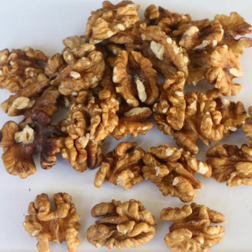 Dried walnut kernels